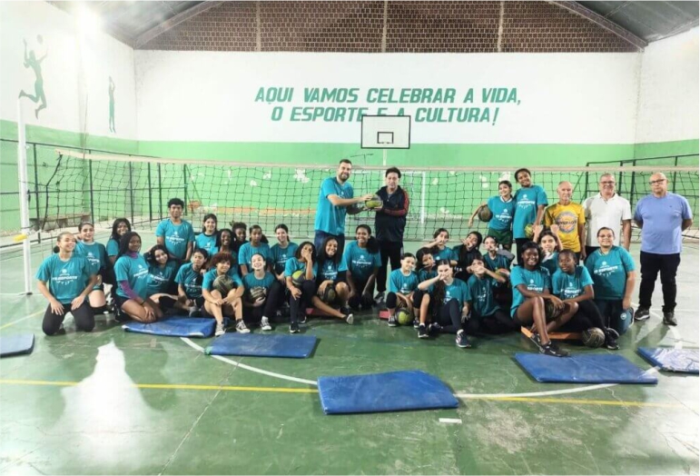 Prefeitura de Três Rios entrega novos uniformes de projetos esportivos